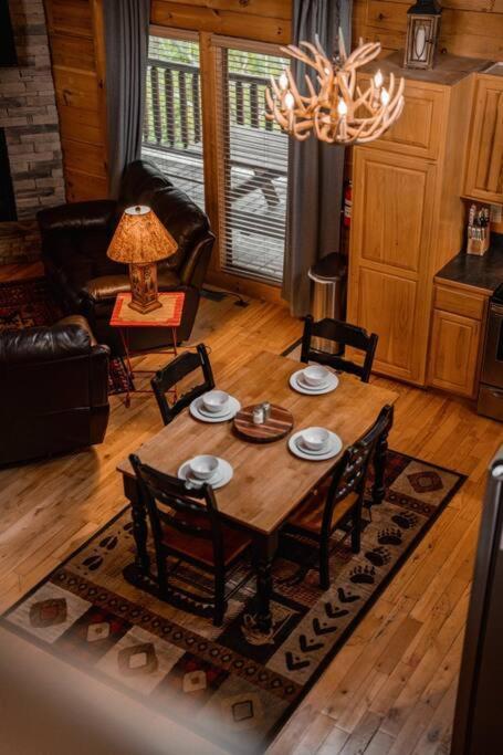 2-Bedroom Cabin With 2 Master Suites, Loft, Half-Bath And Hot Tub In A Serene Resort Setting Sevierville Exterior foto