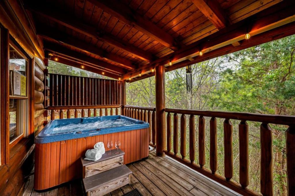 2-Bedroom Cabin With 2 Master Suites, Loft, Half-Bath And Hot Tub In A Serene Resort Setting Sevierville Exterior foto