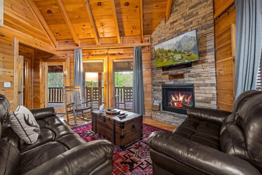 2-Bedroom Cabin With 2 Master Suites, Loft, Half-Bath And Hot Tub In A Serene Resort Setting Sevierville Exterior foto