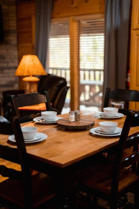 2-Bedroom Cabin With 2 Master Suites, Loft, Half-Bath And Hot Tub In A Serene Resort Setting Sevierville Exterior foto