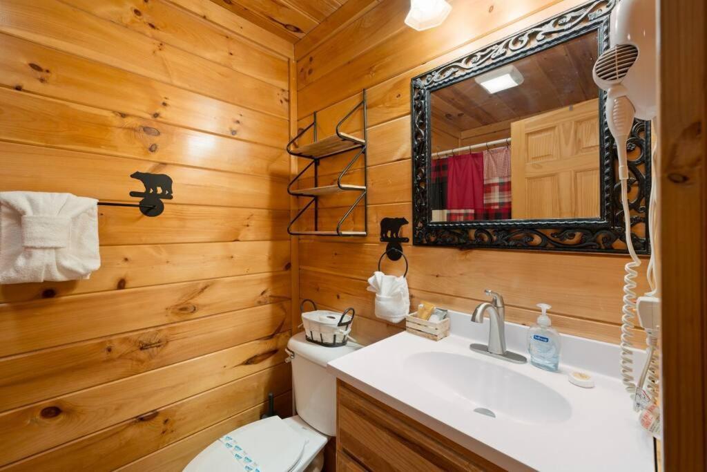 2-Bedroom Cabin With 2 Master Suites, Loft, Half-Bath And Hot Tub In A Serene Resort Setting Sevierville Exterior foto
