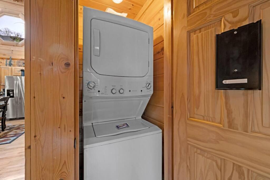 2-Bedroom Cabin With 2 Master Suites, Loft, Half-Bath And Hot Tub In A Serene Resort Setting Sevierville Exterior foto