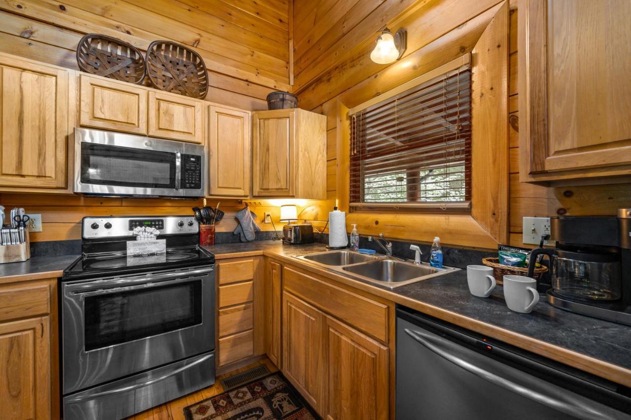 2-Bedroom Cabin With 2 Master Suites, Loft, Half-Bath And Hot Tub In A Serene Resort Setting Sevierville Exterior foto