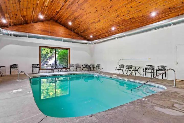 2-Bedroom Cabin With 2 Master Suites, Loft, Half-Bath And Hot Tub In A Serene Resort Setting Sevierville Exterior foto